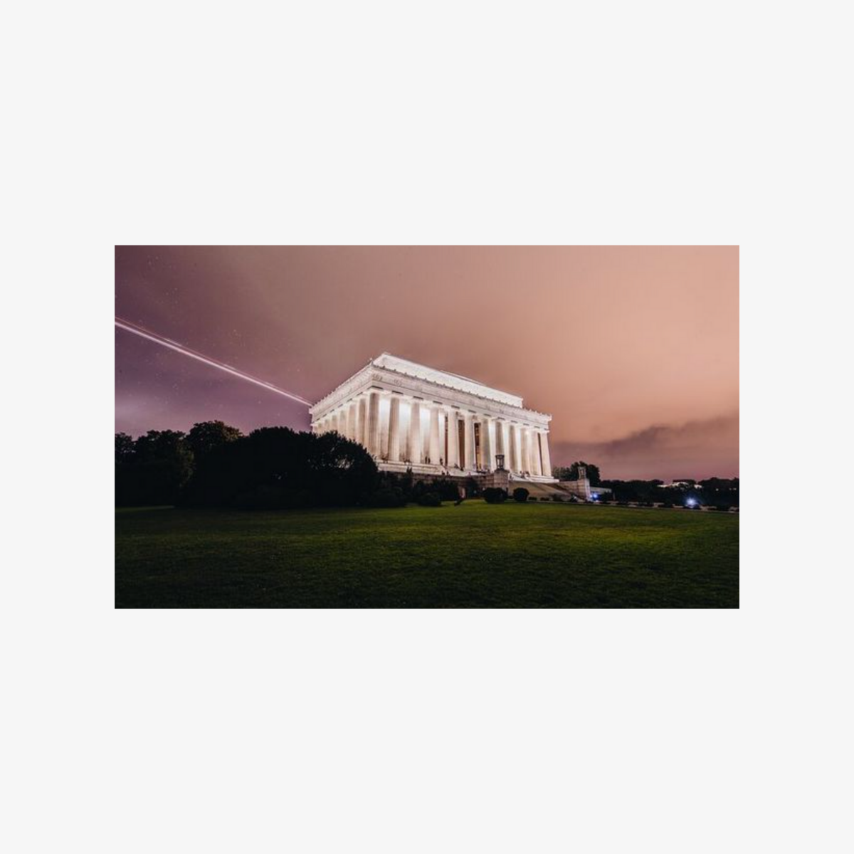 monumental-moonlight-bus-in-washington.png